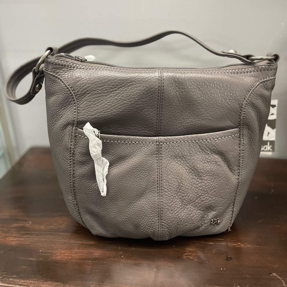 COPY - The SAK Iris Leather Large Hobo Fabric Type
100% Leather; Trim: 100% Pol…